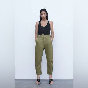 Zara high-waisted, Baggy Relaxed jeans with a paperbag waist in a light green